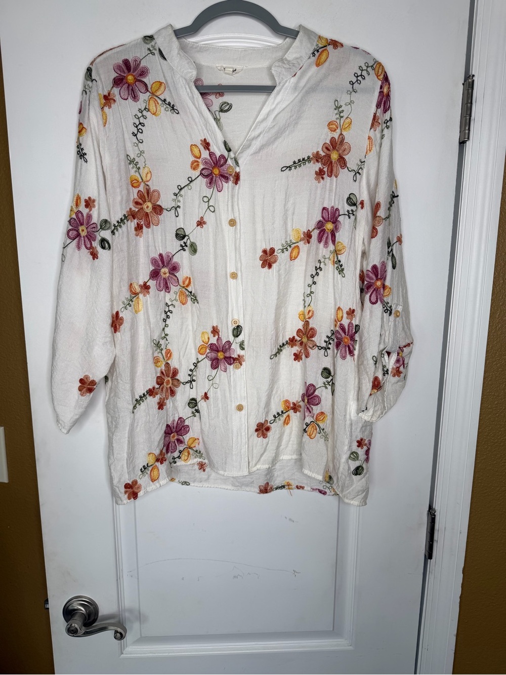 Embroidered White Floral Button-Front Blouse